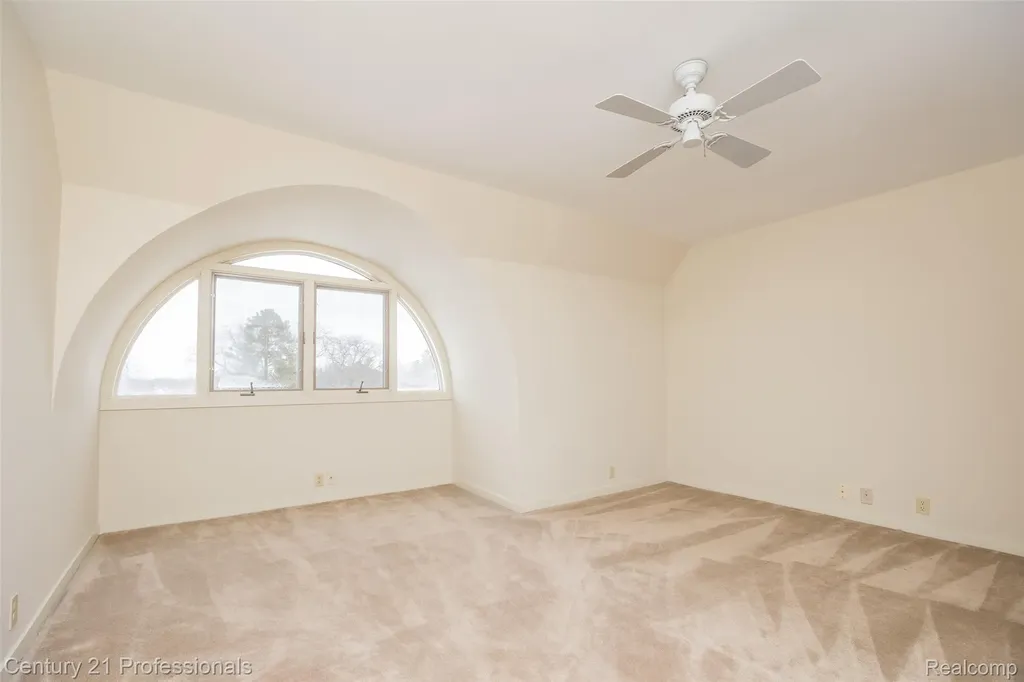 9095 S Saginaw Road Grand Blanc Charter Township MI 48439