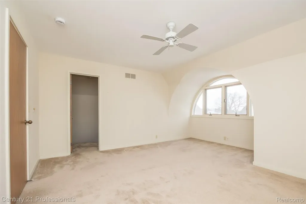 9095 S Saginaw Road Grand Blanc Charter Township MI 48439