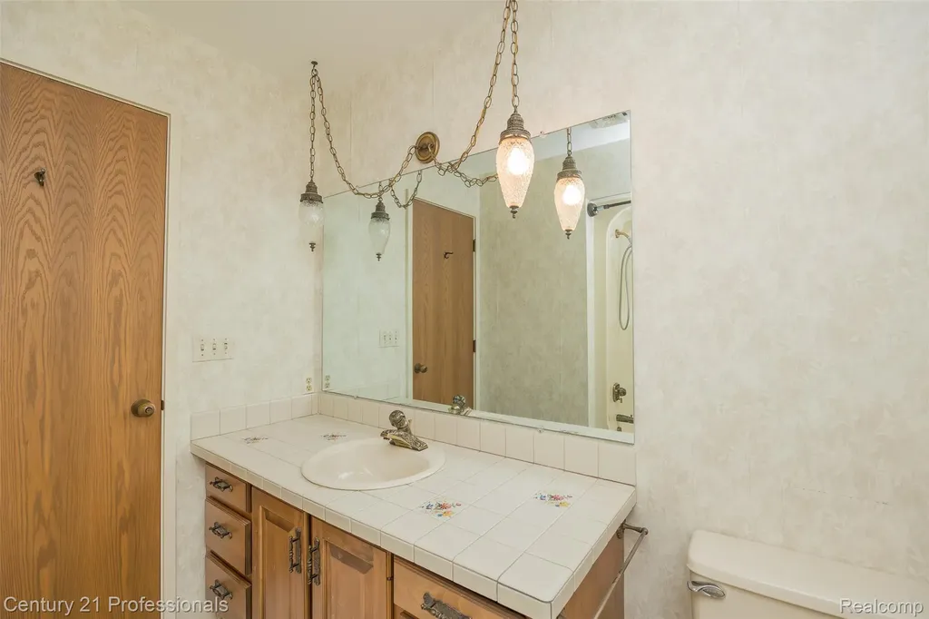 9095 S Saginaw Road Grand Blanc Charter Township MI 48439