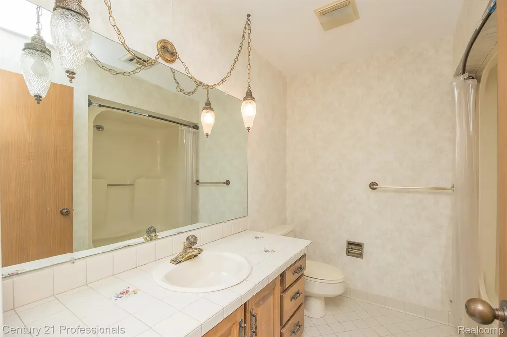 9095 S Saginaw Road Grand Blanc Charter Township MI 48439