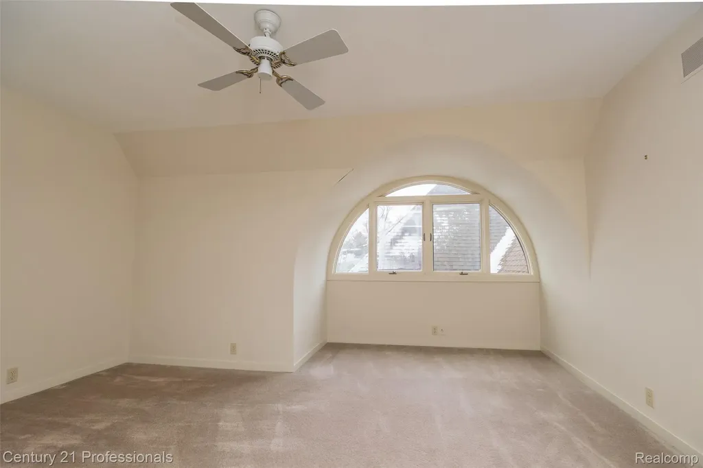 9095 S Saginaw Road Grand Blanc Charter Township MI 48439