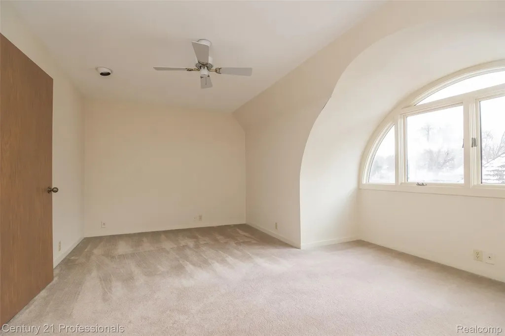 9095 S Saginaw Road Grand Blanc Charter Township MI 48439