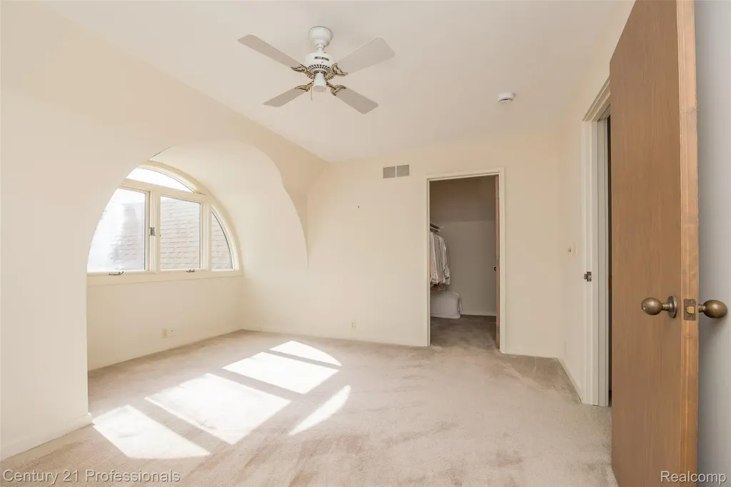 9095 S Saginaw Road Grand Blanc Charter Township MI 48439