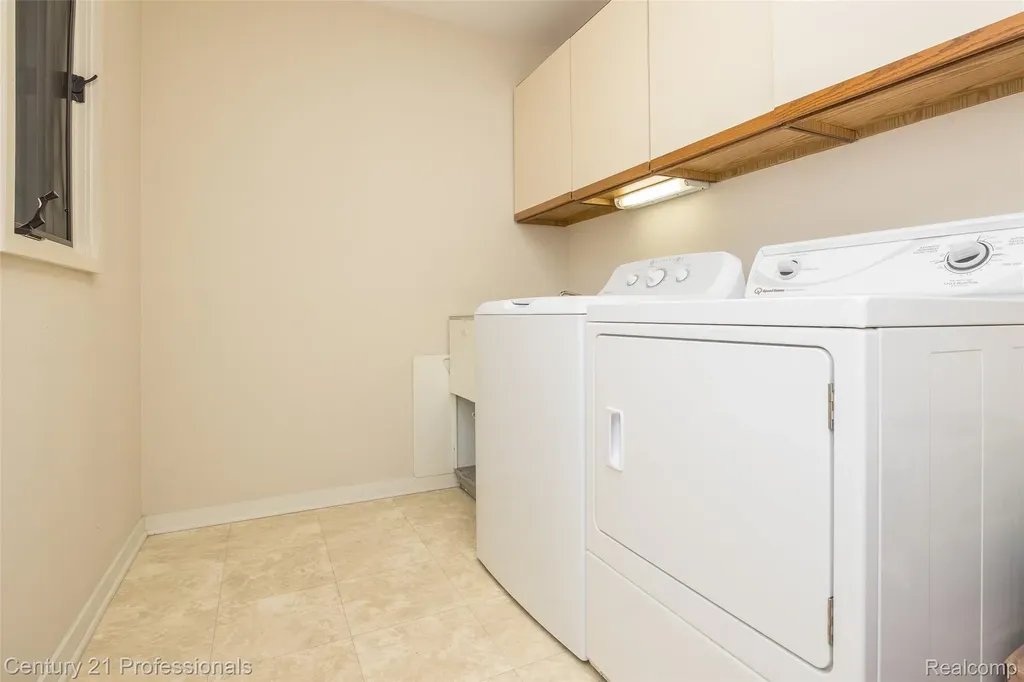 9095 S Saginaw Road Grand Blanc Charter Township MI 48439