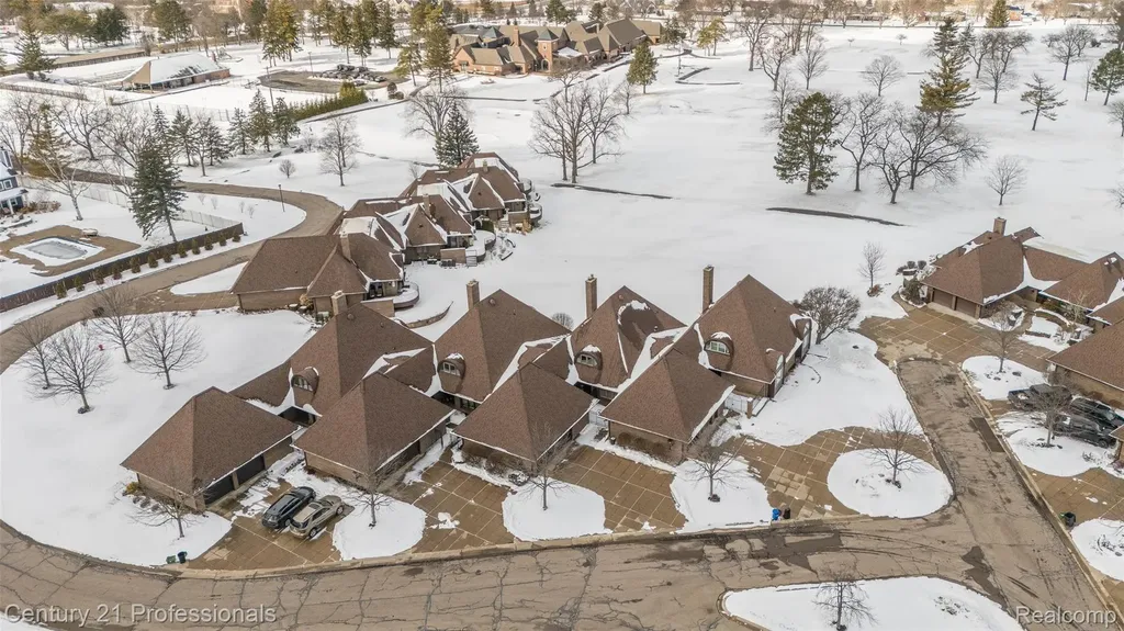 9095 S Saginaw Road Grand Blanc Charter Township MI 48439