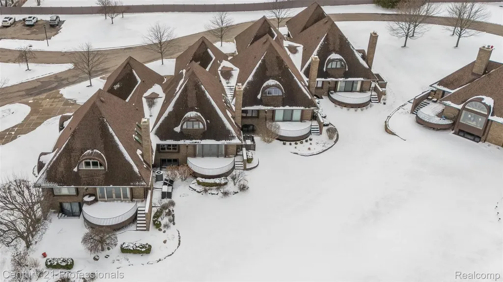9095 S Saginaw Road Grand Blanc Charter Township MI 48439