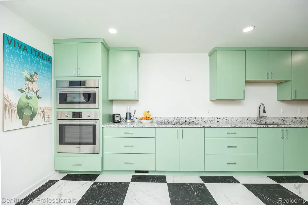 9095 S Saginaw Road Grand Blanc Charter Township MI 48439