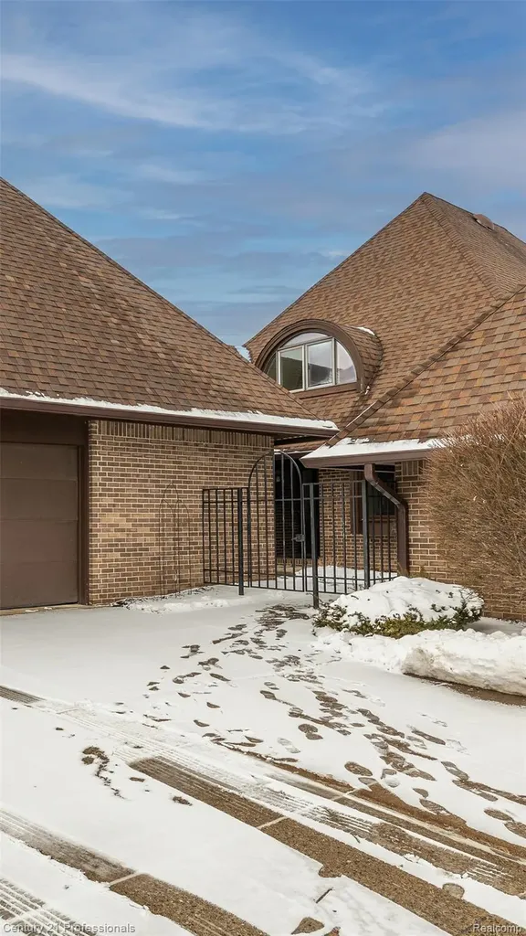 9095 S Saginaw Road Grand Blanc Charter Township MI 48439