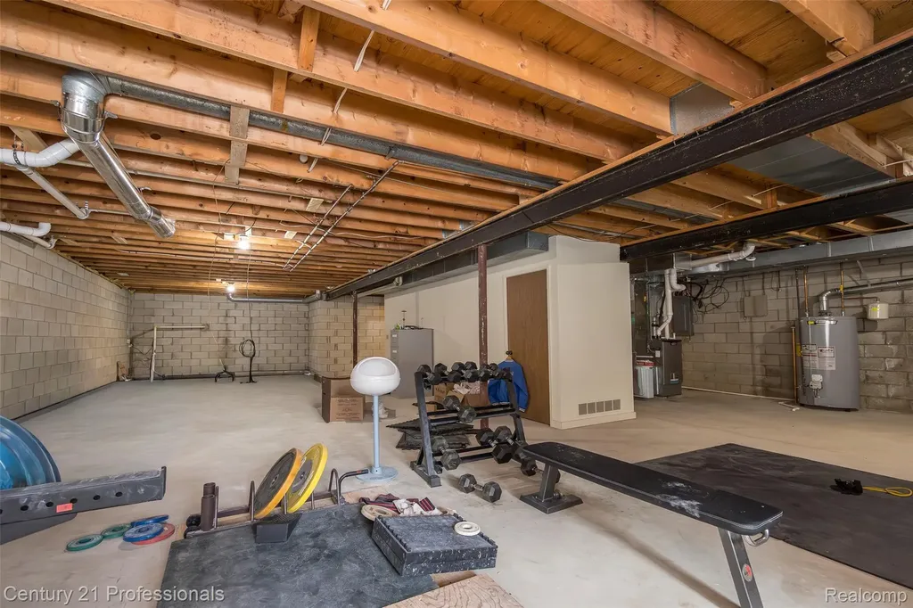 9095 S Saginaw Road Grand Blanc Charter Township MI 48439