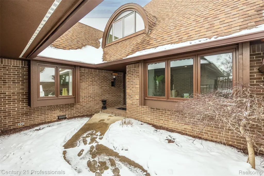 9095 S Saginaw Road Grand Blanc Charter Township MI 48439