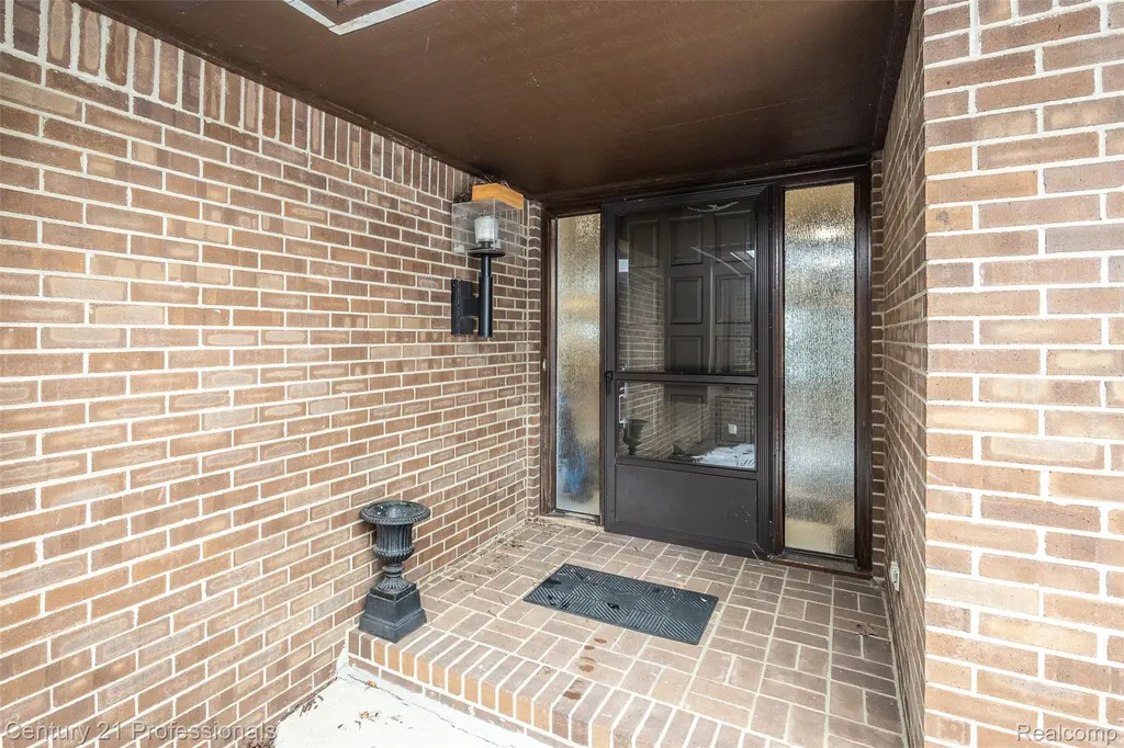 9095 S Saginaw Road Grand Blanc Charter Township MI 48439