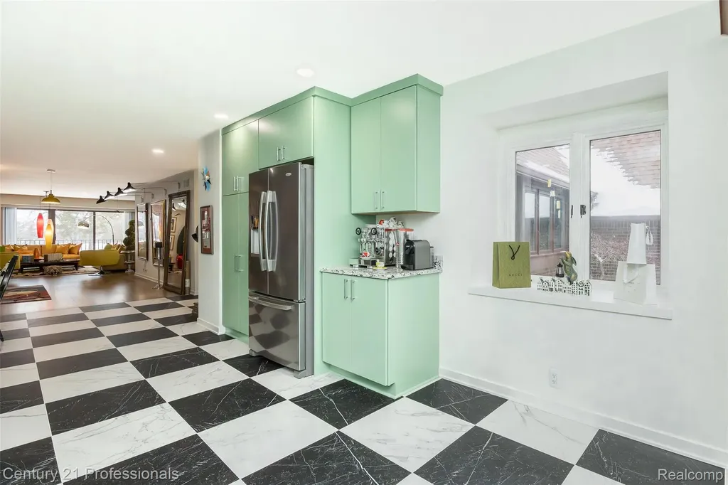 9095 S Saginaw Road Grand Blanc Charter Township MI 48439