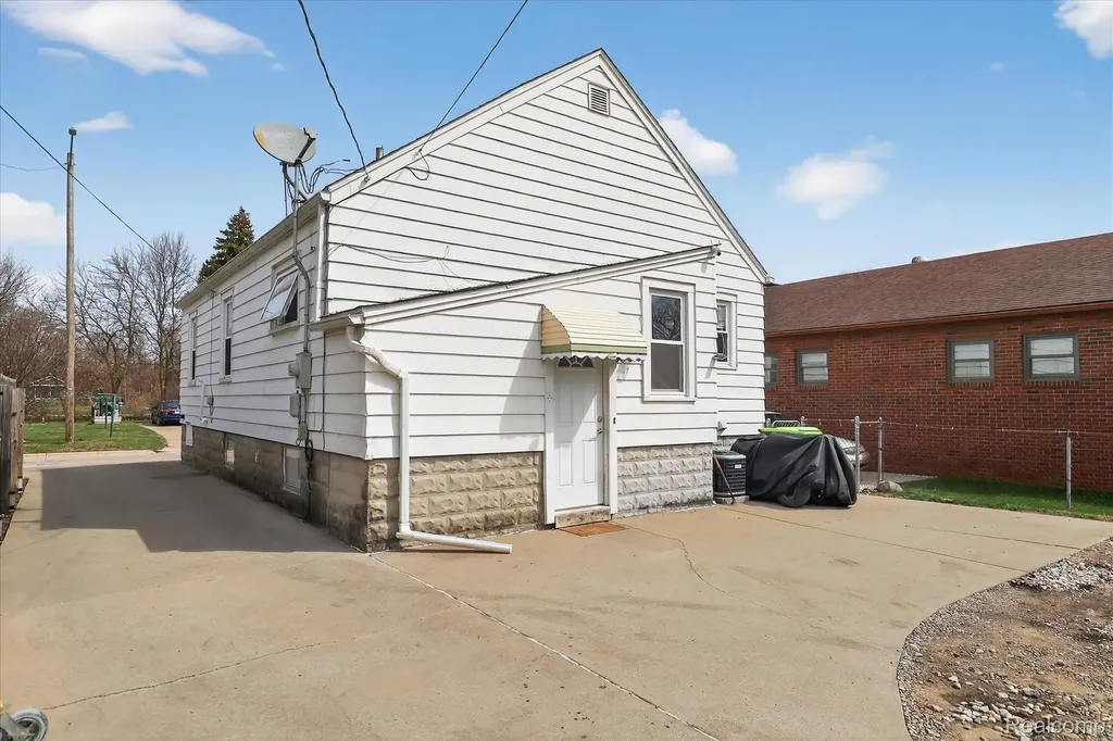 926 Kentucky Court Monroe City MI 48161