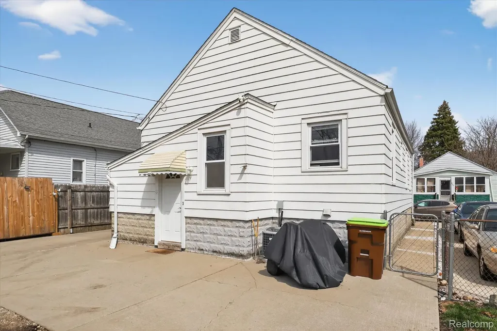 926 Kentucky Court Monroe City MI 48161