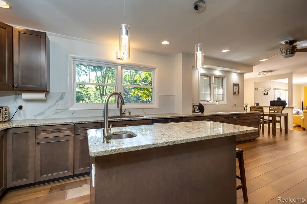 3665 Estates Drive Troy City MI 48084