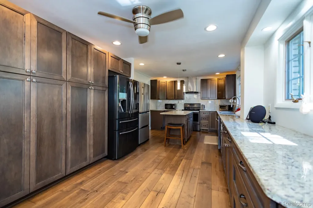 3665 Estates Drive Troy City MI 48084