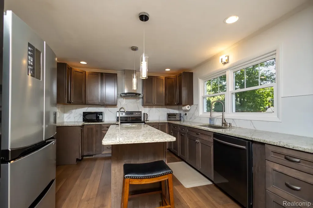 3665 Estates Drive Troy City MI 48084
