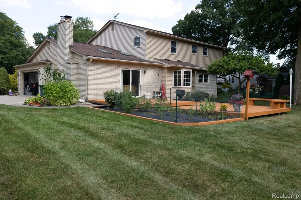 3665 Estates Drive Troy City MI 48084