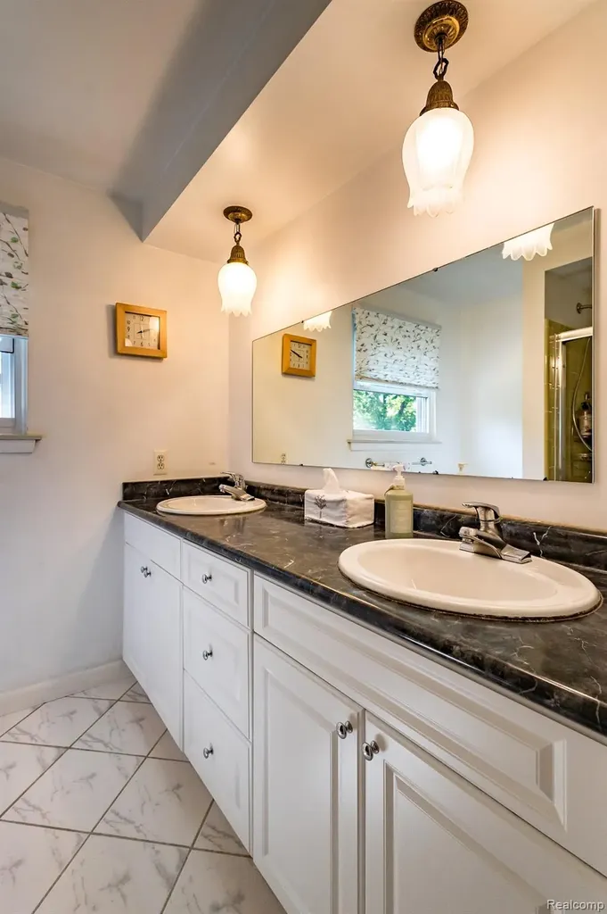 3665 Estates Drive Troy City MI 48084