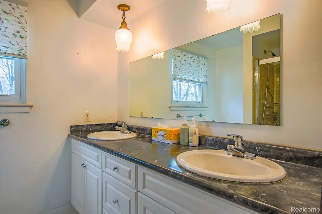 3665 Estates Drive Troy City MI 48084