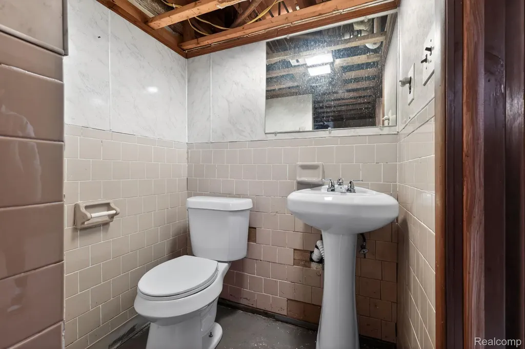 1042 Trevor Place Detroit City MI 48207