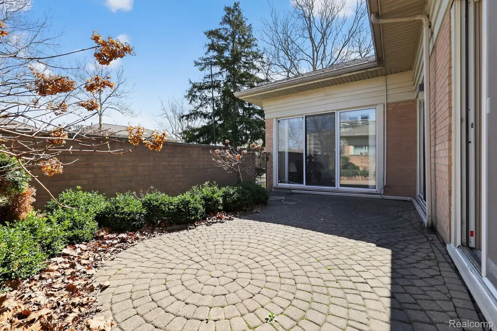 1042 Trevor Place Detroit City MI 48207