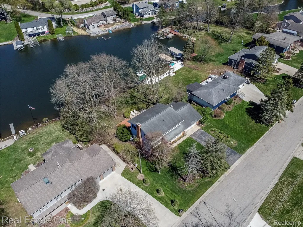 10420 Cedar Point Drive White Lake Charter Township MI 48386