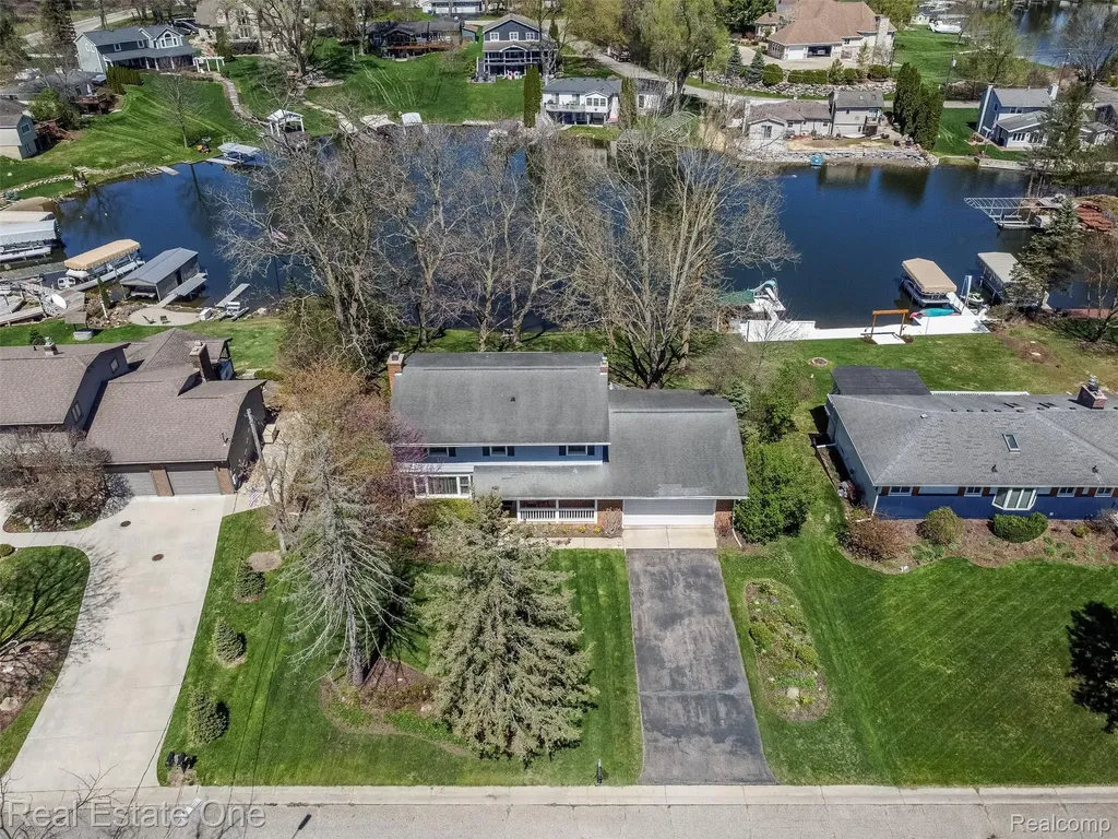 10420 Cedar Point Drive White Lake Charter Township MI 48386