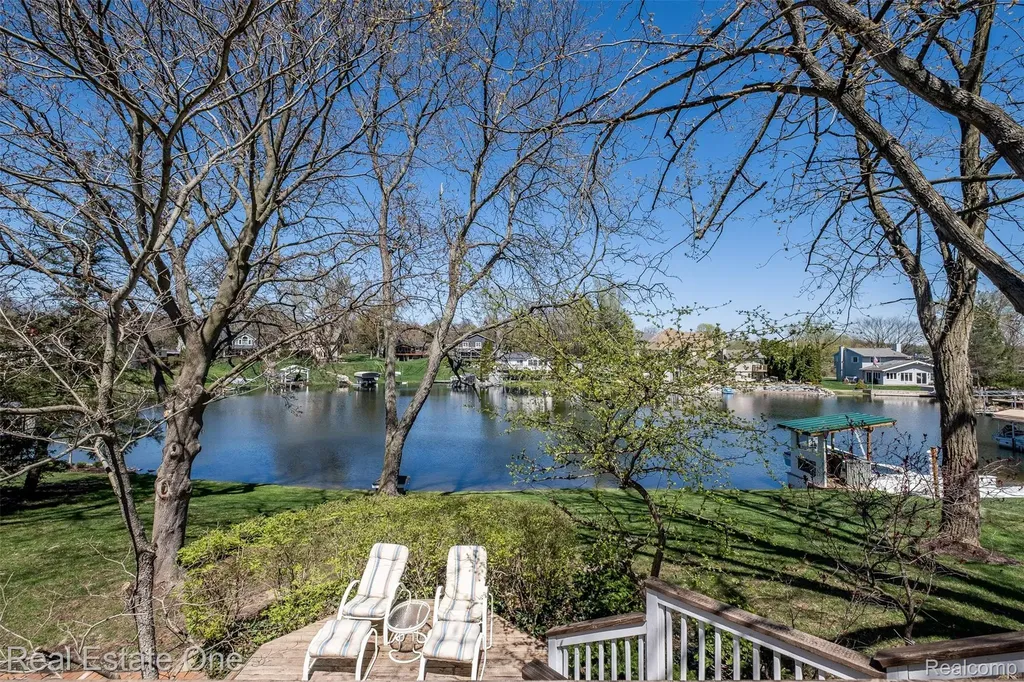 10420 Cedar Point Drive White Lake Charter Township MI 48386