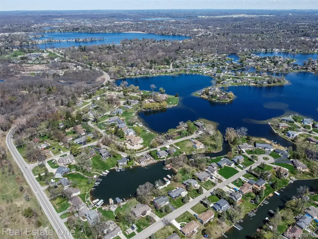 10420 Cedar Point Drive White Lake Charter Township MI 48386