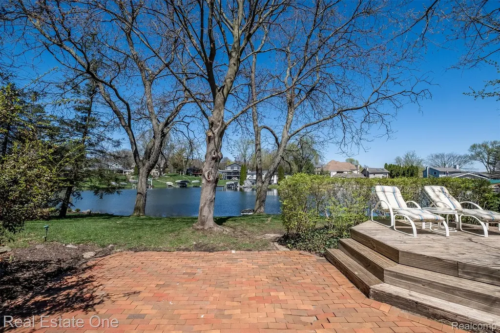 10420 Cedar Point Drive White Lake Charter Township MI 48386