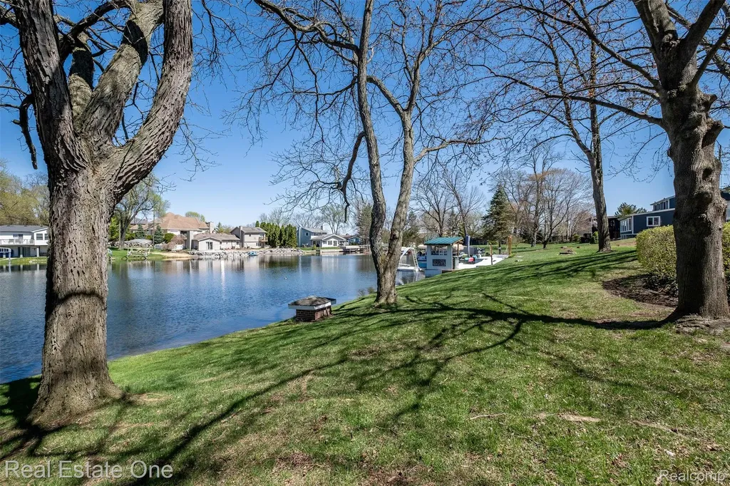10420 Cedar Point Drive White Lake Charter Township MI 48386