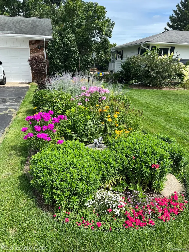 10420 Cedar Point Drive White Lake Charter Township MI 48386