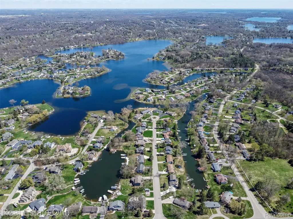 10420 Cedar Point Drive White Lake Charter Township MI 48386