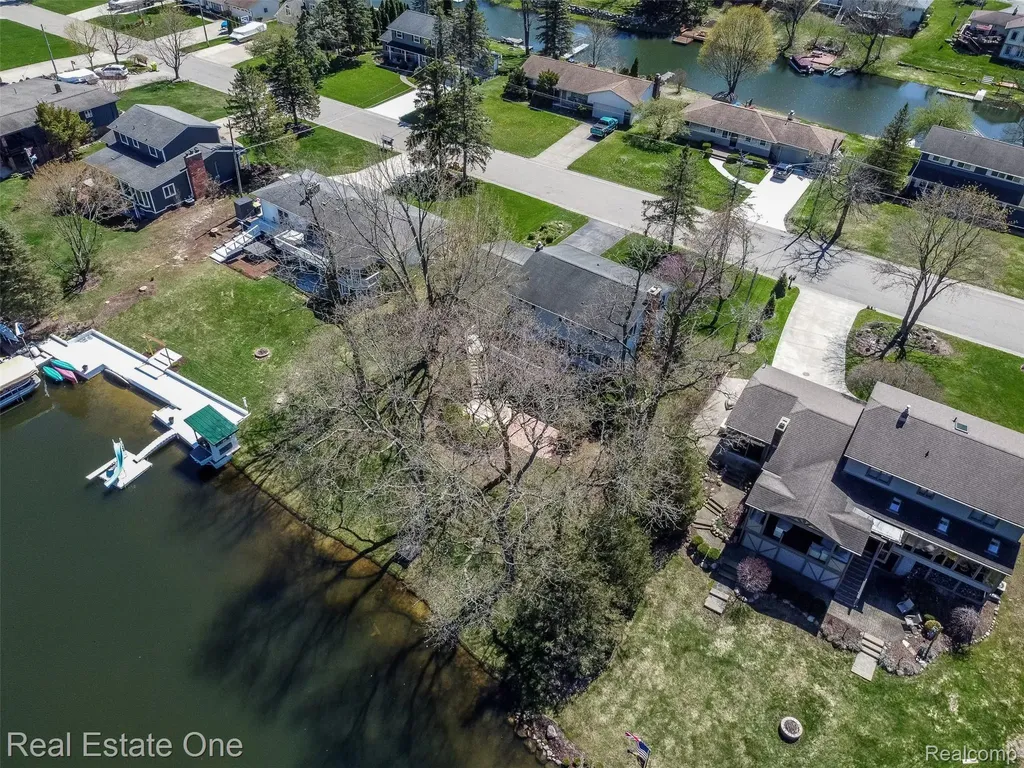10420 Cedar Point Drive White Lake Charter Township MI 48386