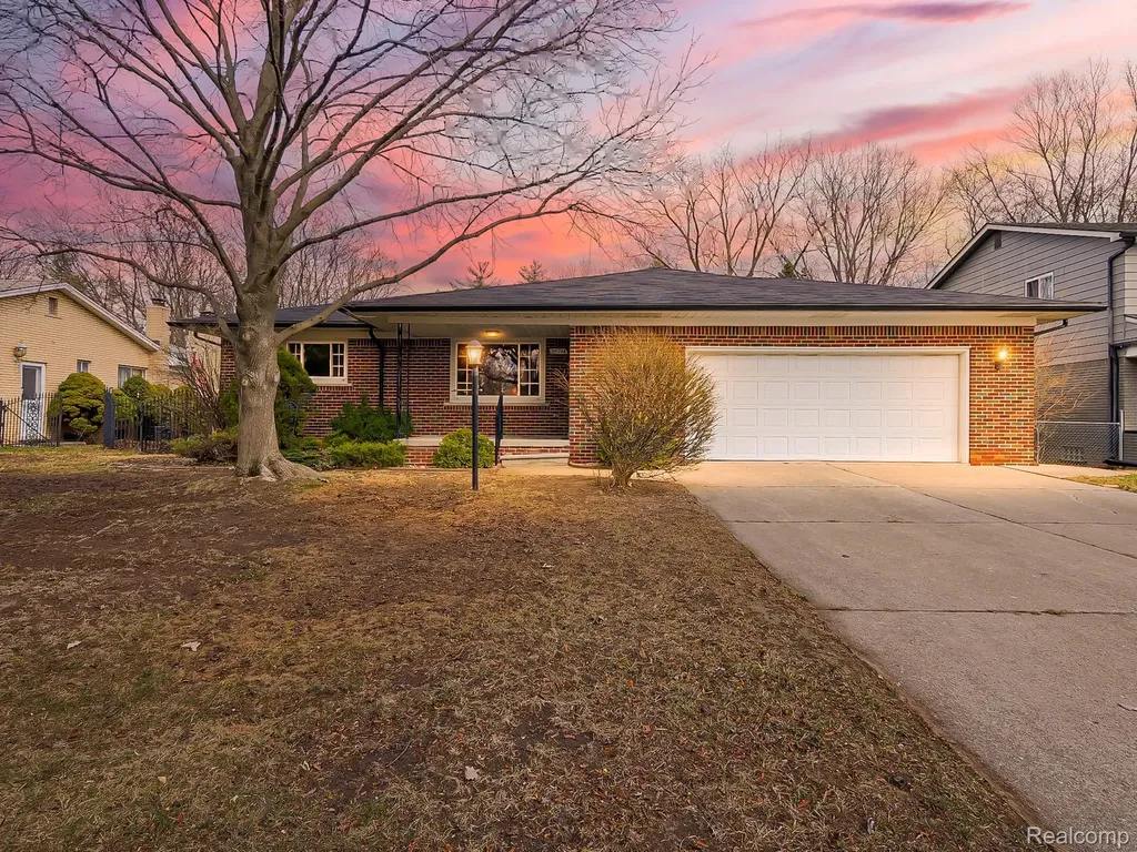 25748 Curie Avenue Warren City MI 48091