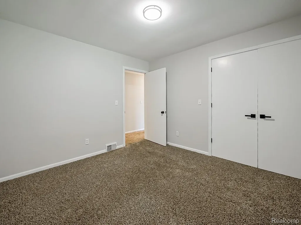 25748 Curie Avenue Warren City MI 48091