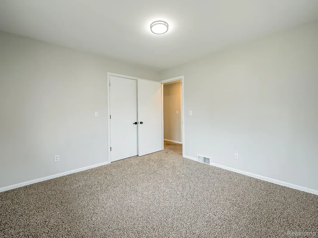 25748 Curie Avenue Warren City MI 48091