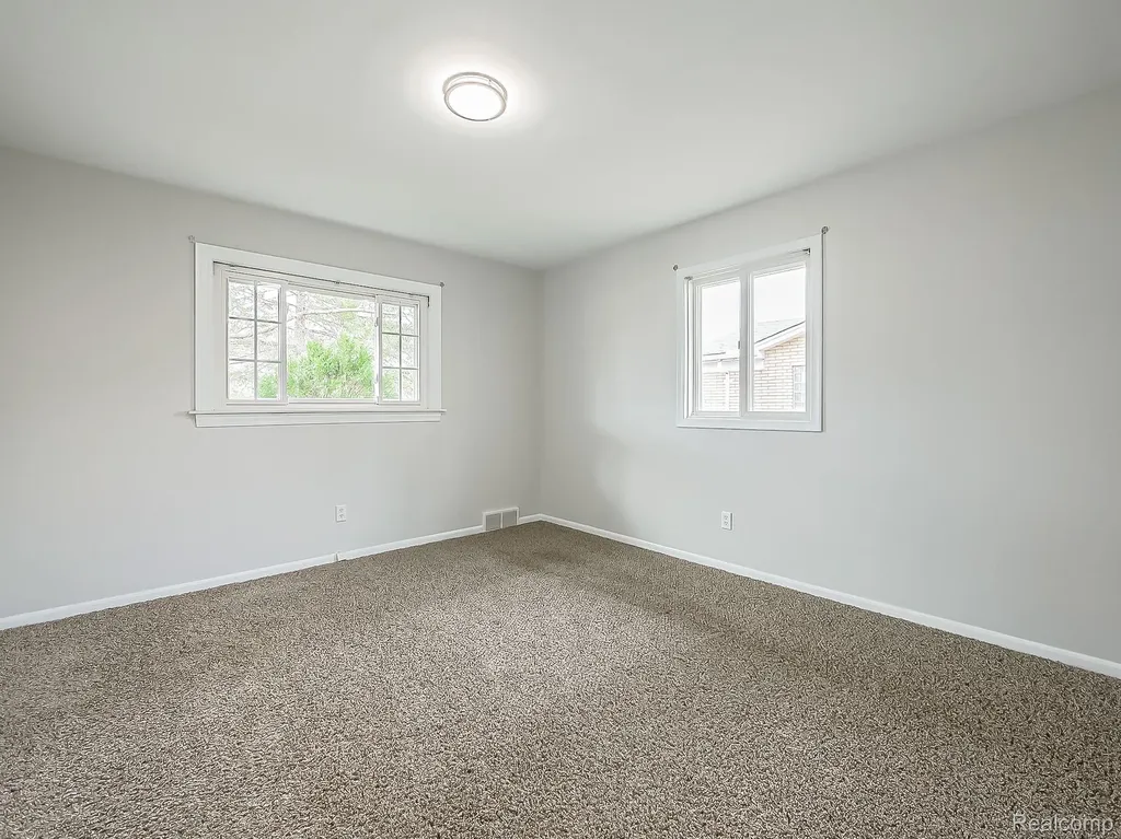 25748 Curie Avenue Warren City MI 48091