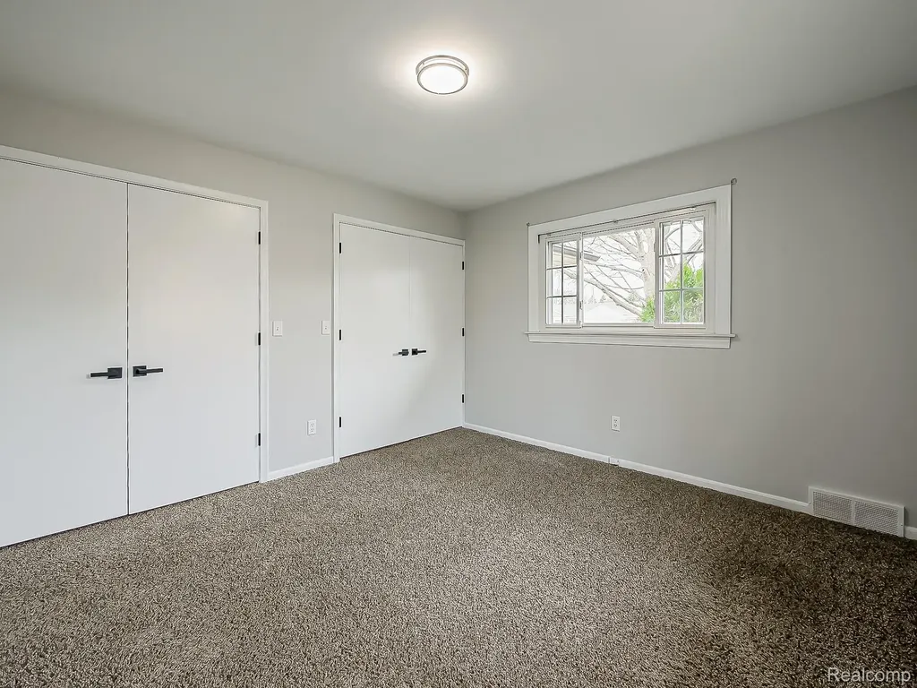 25748 Curie Avenue Warren City MI 48091