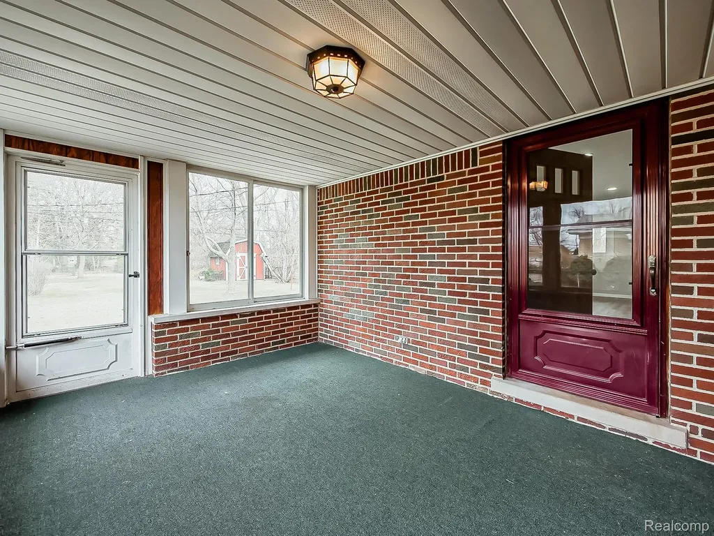 25748 Curie Avenue Warren City MI 48091