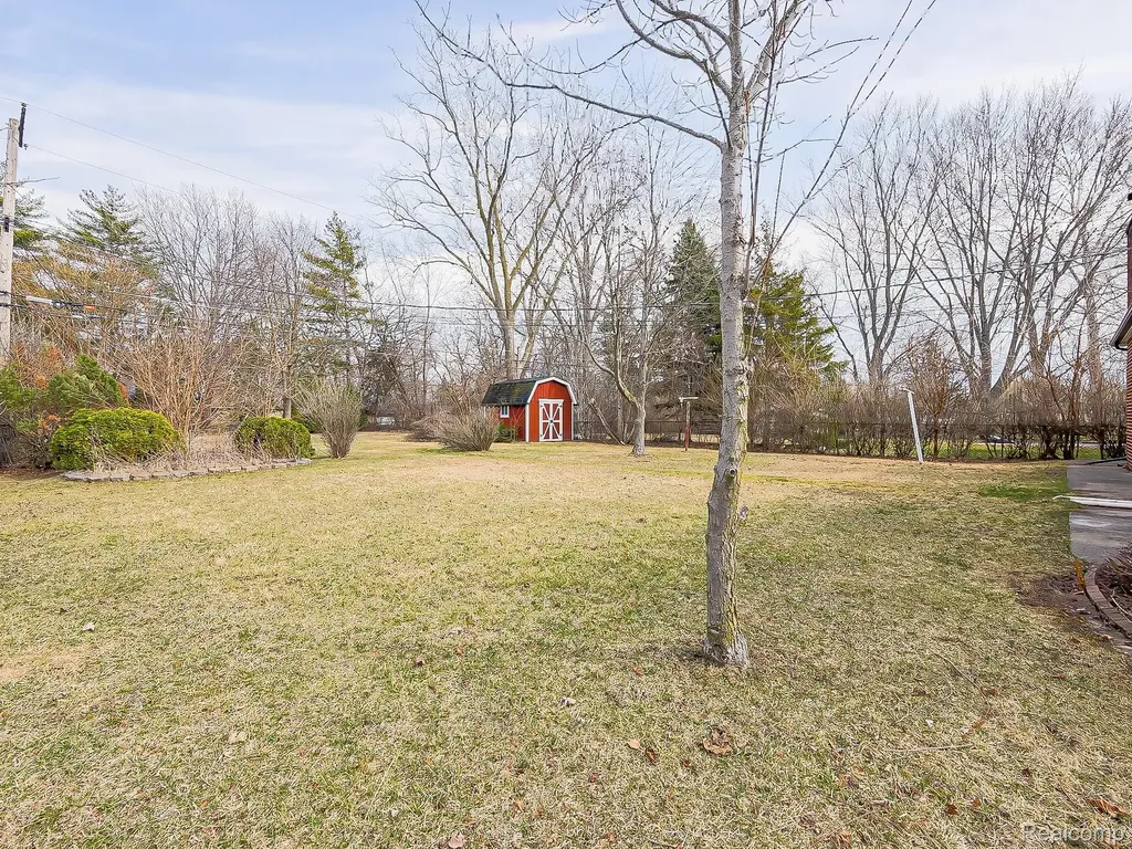 25748 Curie Avenue Warren City MI 48091