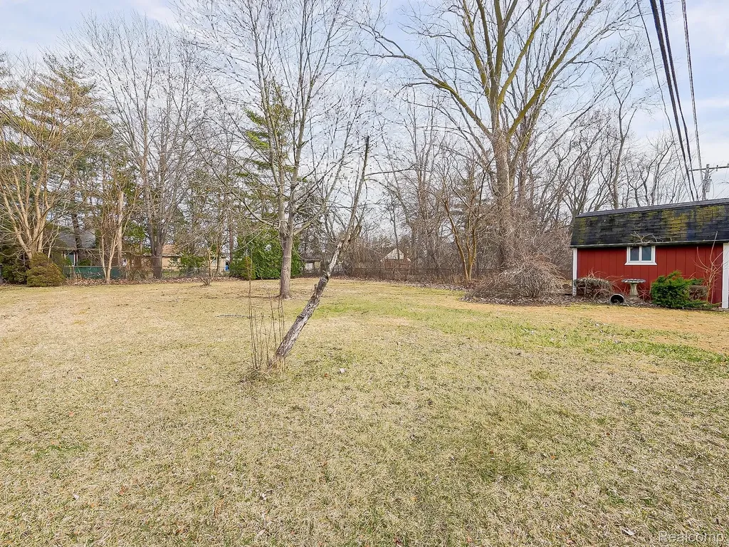 25748 Curie Avenue Warren City MI 48091