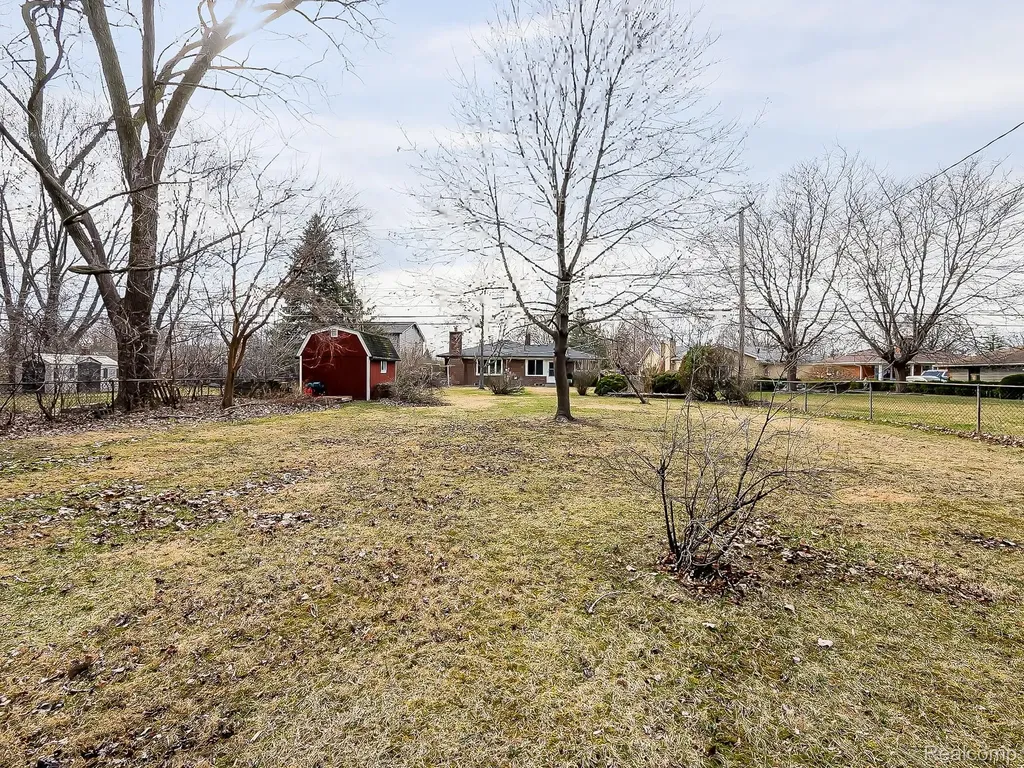25748 Curie Avenue Warren City MI 48091