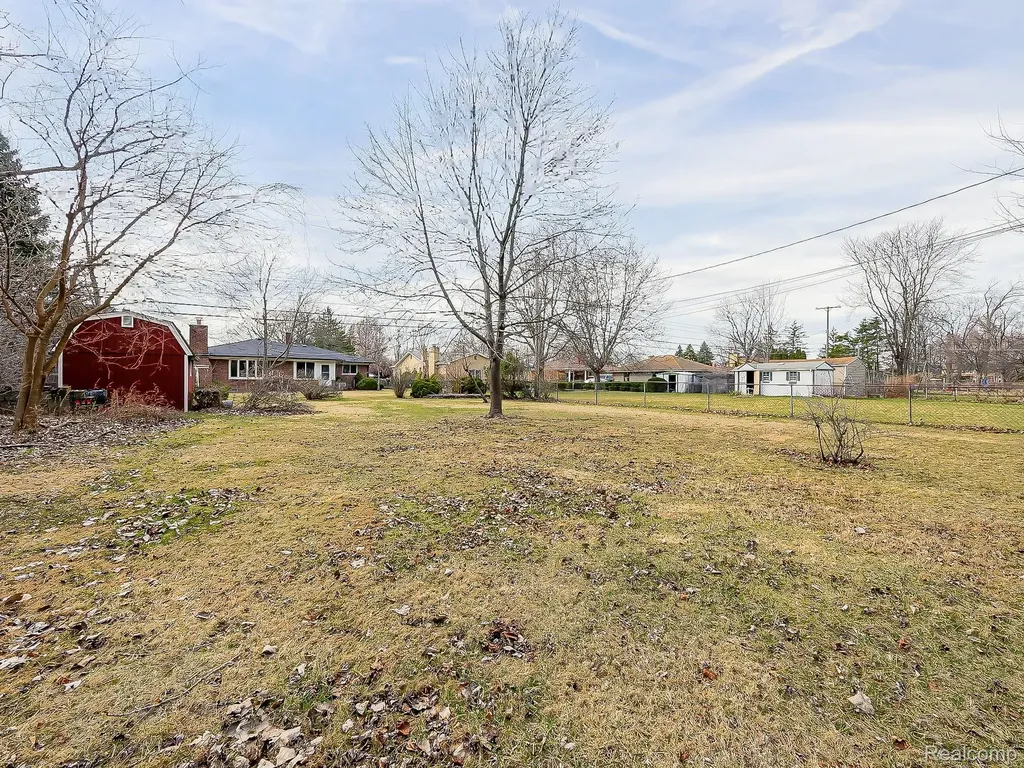 25748 Curie Avenue Warren City MI 48091