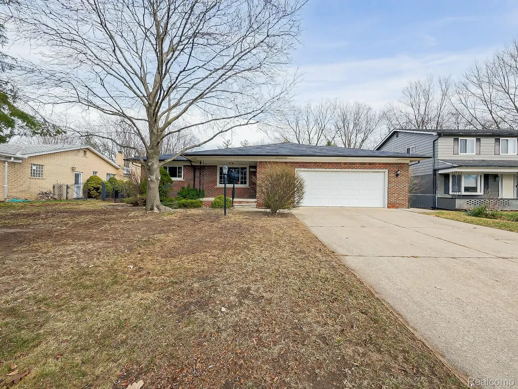 25748 Curie Avenue Warren City MI 48091