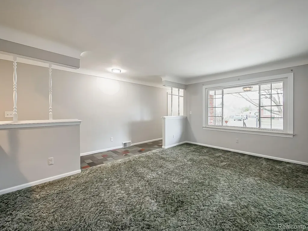 25748 Curie Avenue Warren City MI 48091