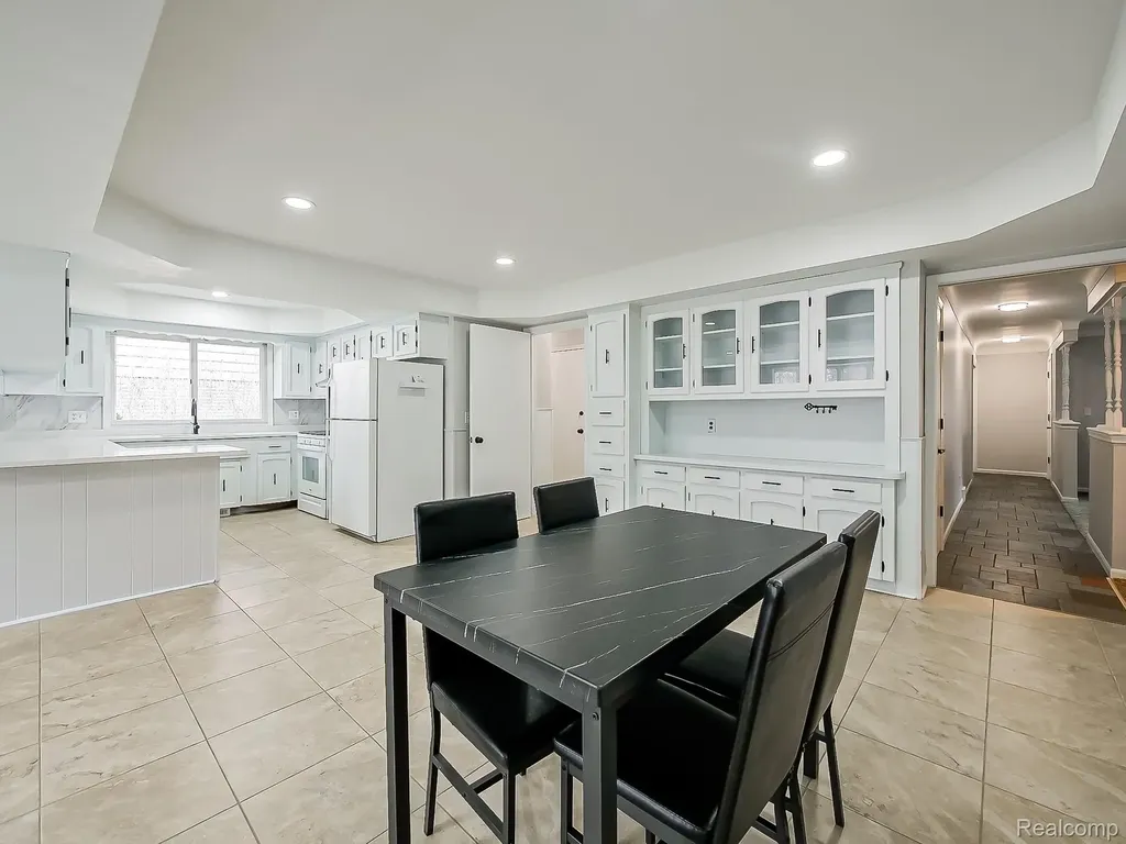 25748 Curie Avenue Warren City MI 48091
