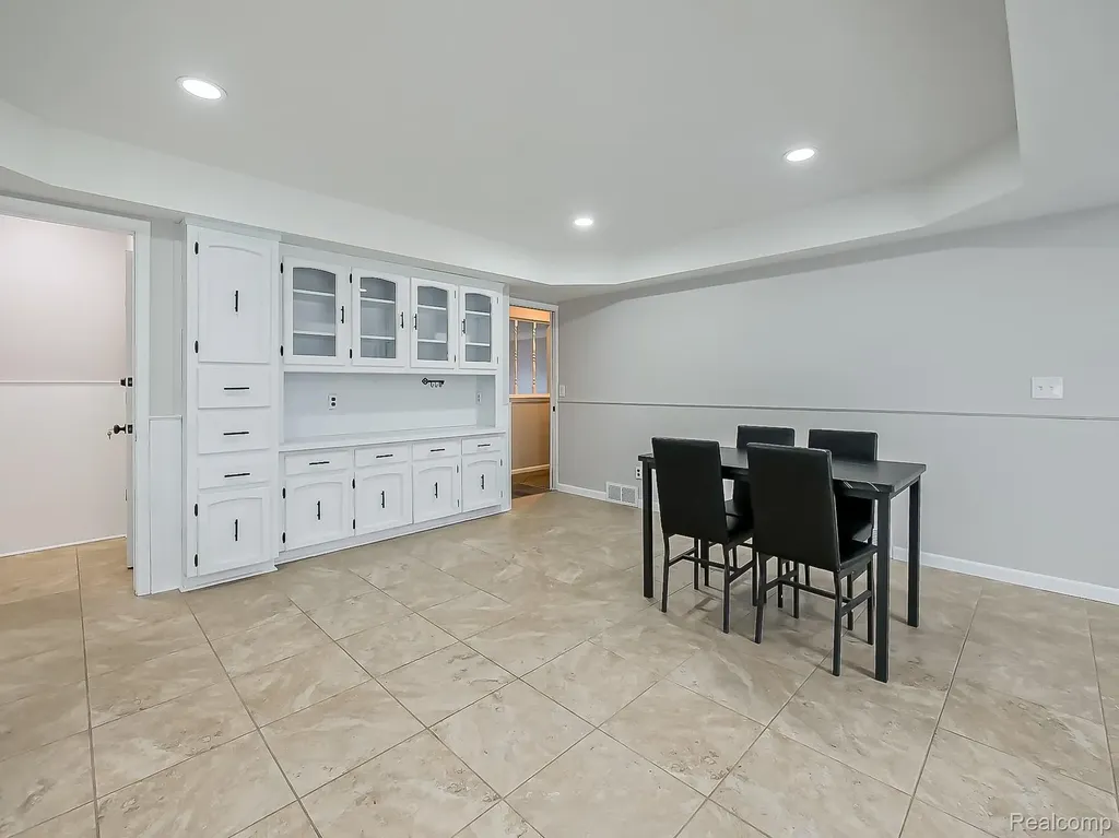 25748 Curie Avenue Warren City MI 48091
