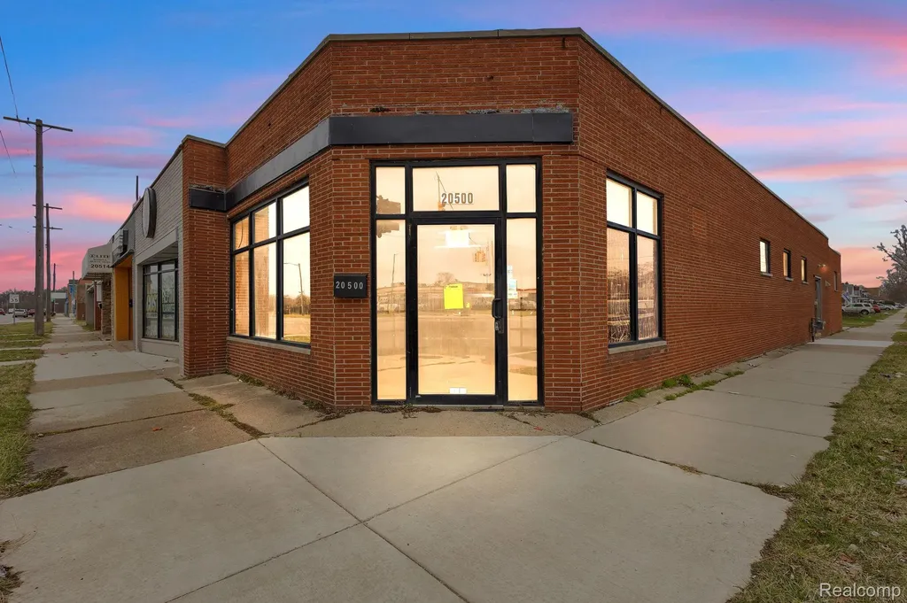 20500 W Warren Detroit City MI 48228